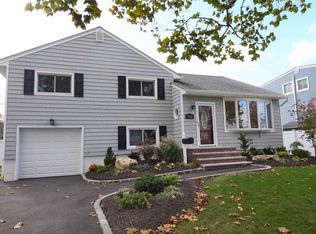 3760 Regent Ln, Wantagh, NY 11793