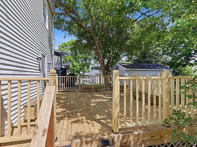 2433 Georgetown Ave — Photo 22