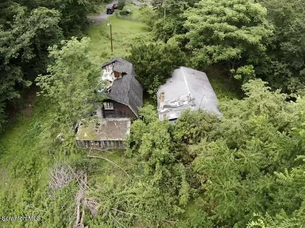 906 E Avery Station Rd, Factoryville, PA 18419