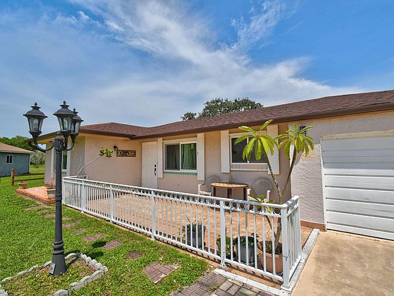 2nd image of 2078 SE West Dunbrooke Circle
