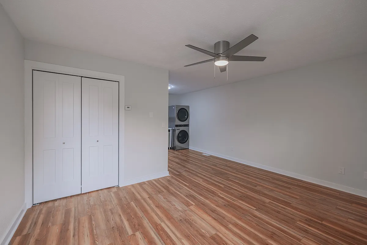 Building Photo - 800 Rolling Hills Dr #8