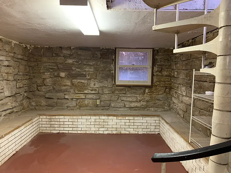 Lower level bonus room