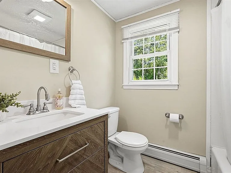 1107 N Pleasant St — Photo 16