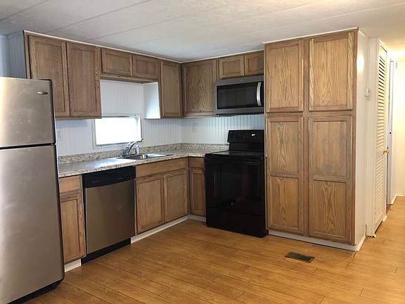 3rd image of 8C Douglas Dr