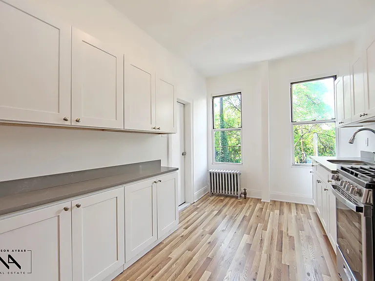 664 6th Ave #2R — Photo 4