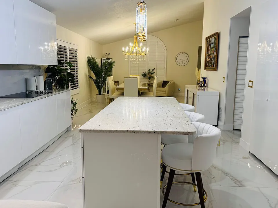 544 NW 38th Ave