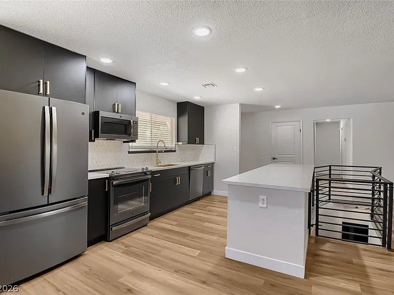 5631 Gilbert Ln — Photo 8