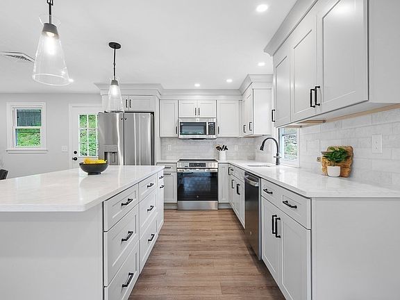 2nd image of 5 Forest Hill Dr