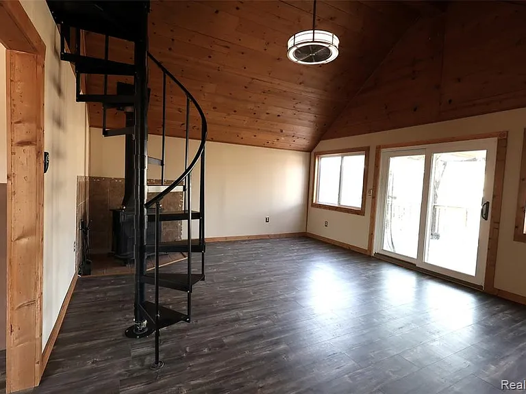 15676 Frazho Rd — Photo 3