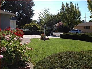 5th image of 702 Peach Ave