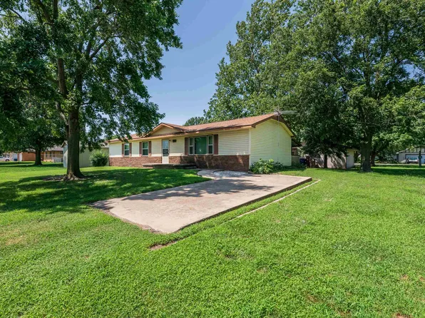 311 N Pratt St, Mount Hope, KS 67108