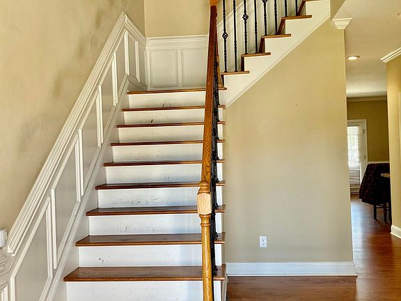 2nd image of 2334 Dovedale Dr
