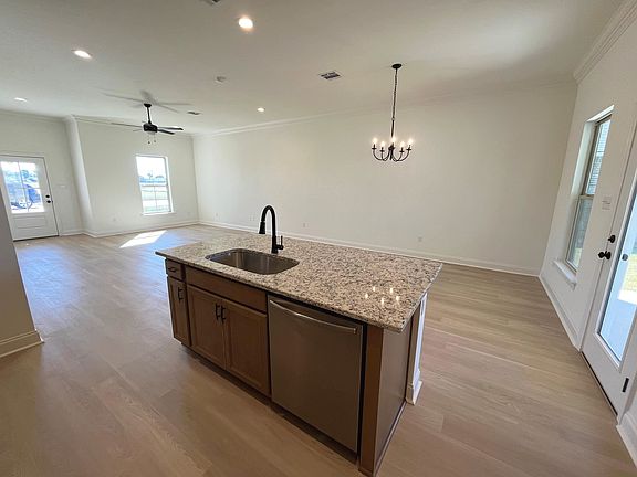 5th image of 1406 Tina St