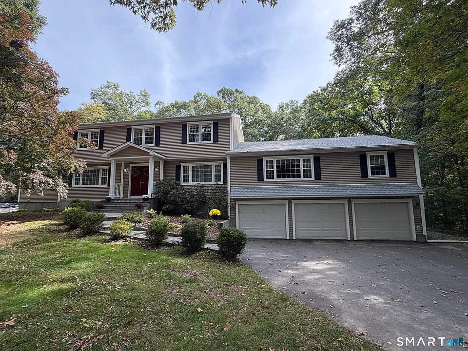 76 Bunker Hill Dr