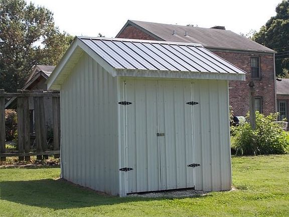 4th image of 102 Stewart Dr