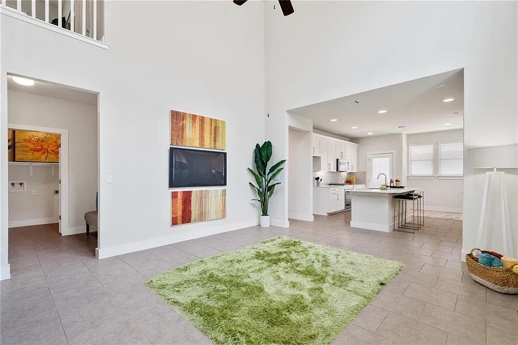 3 bed, 2.5 bath, 1752 sqft, $2,500 — Photo 3