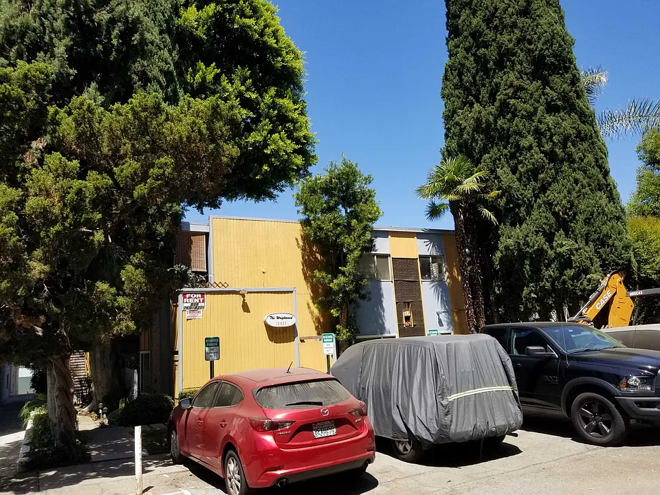 Fruitland Dr