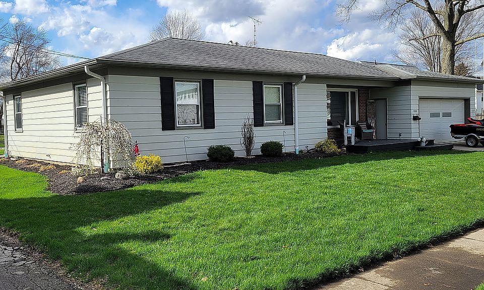 1st image of 404 Hedges St