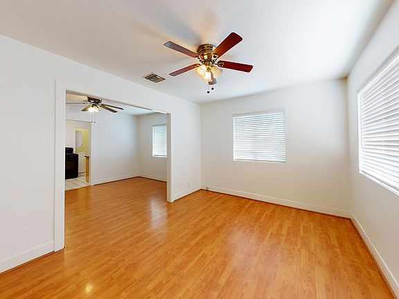 3rd image of 3033 Glenmanor Pl