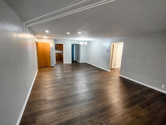 3rd image of 16015-16125 Van Aken Blvd #125-103