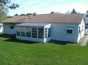 2nd image of 19 Moccasin Dr