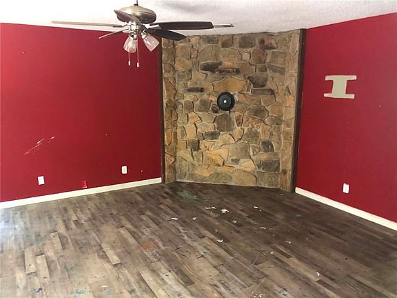 4th image of 261 Steep Ln