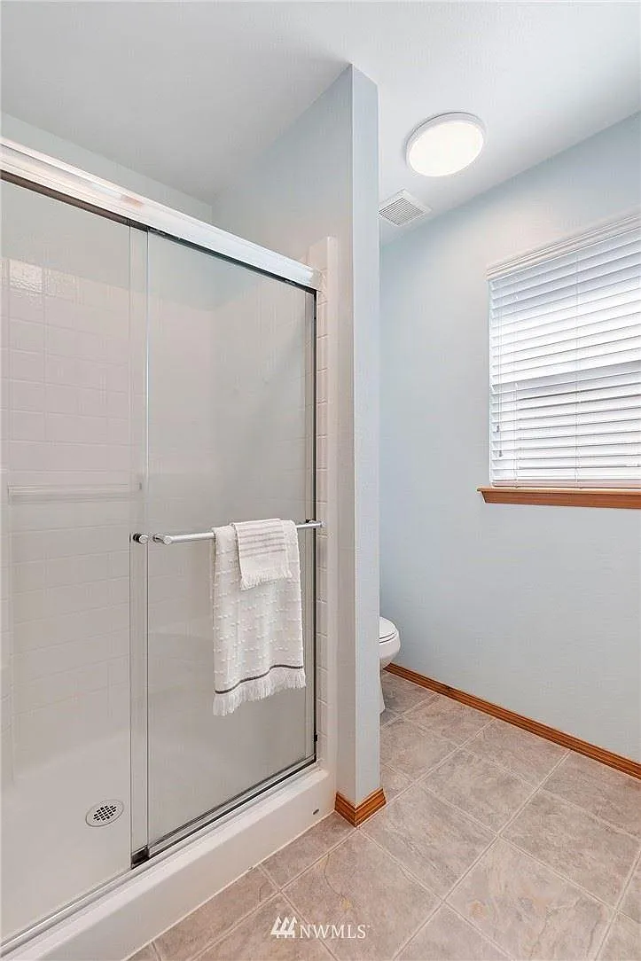4 bed, 2.5 bath, 2467 sqft, $2,900 — Photo 3