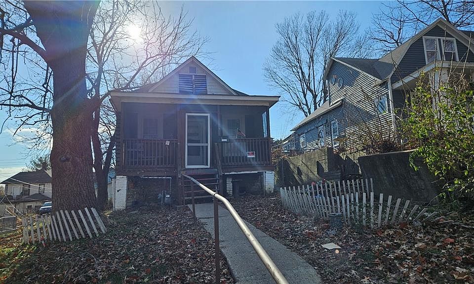 2nd image of 825 Barnett Ave