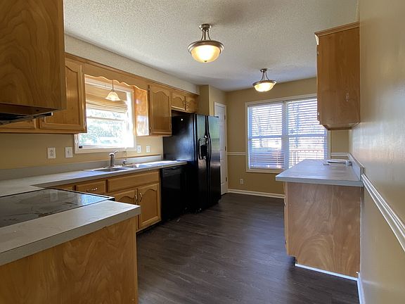 2nd image of 793 Leigh Ann Dr