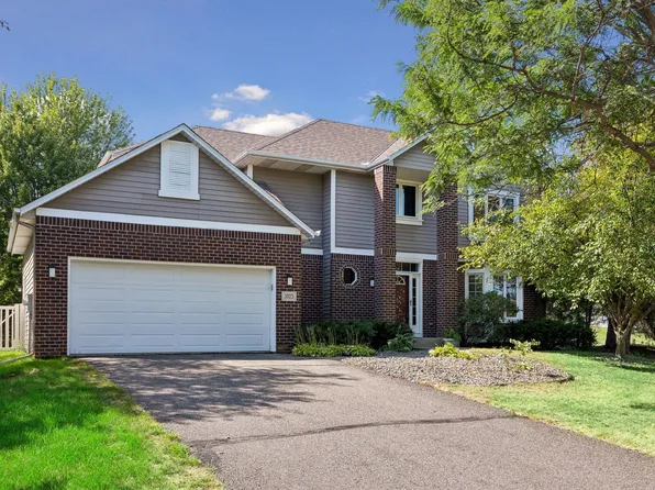 3925 Urbandale Ln N, Plymouth, MN 55446