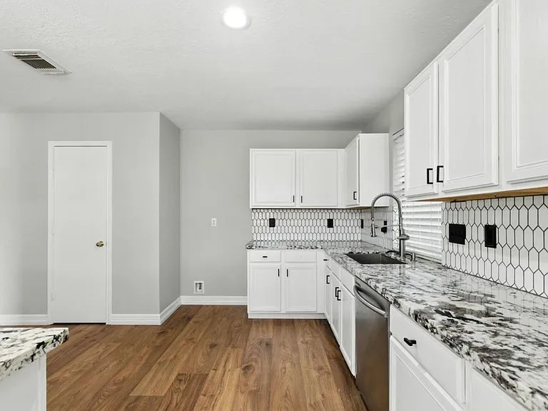 4127 Great Forest Ct — Photo 11