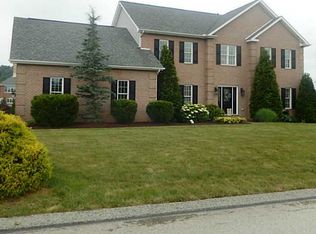 1056 Valleyview Dr, Latrobe, PA