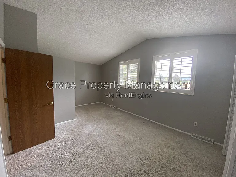 10870 Stuart Cir — Photo 11