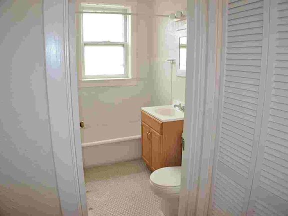 5th image of 1119 Bellevue Ave APT 3W
