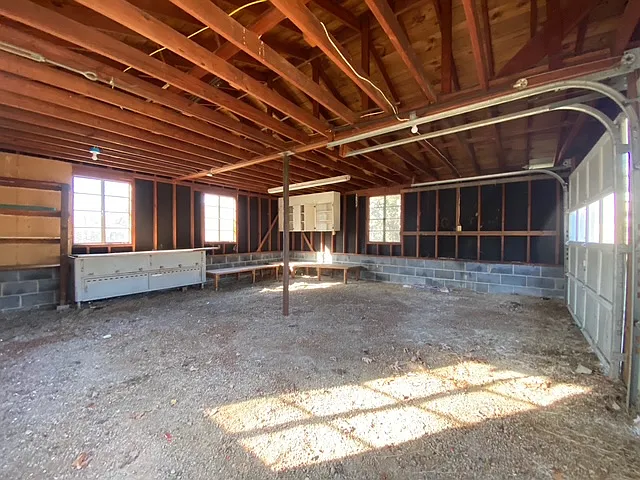 729 Asbury Rd — Photo 16