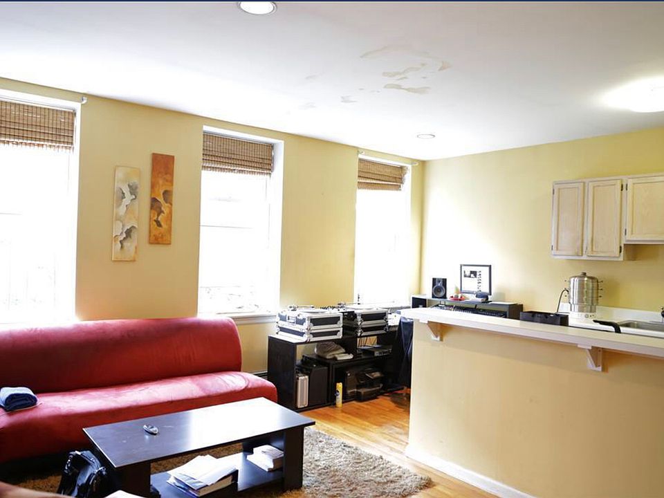 2nd image of 61 Lafayette Ave #2D