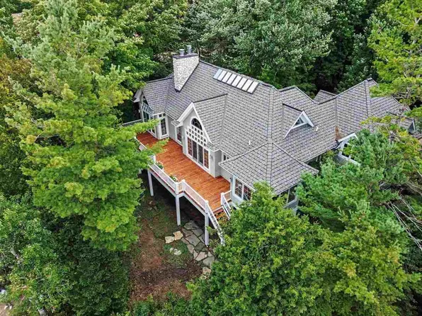 10785 Lake Shore Dr, Charlevoix, MI 49720