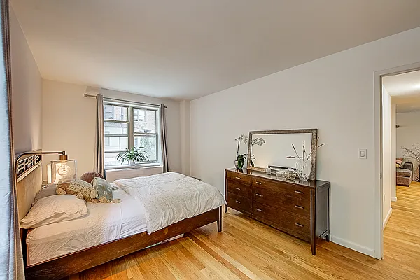 Sold by Redfin Real Estate | media 11