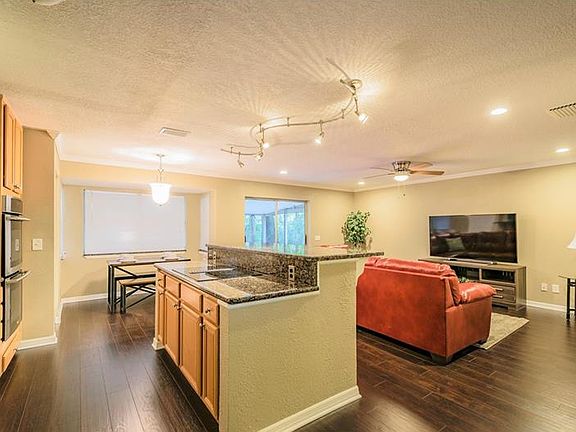 4th image of 615 King Louis Ct