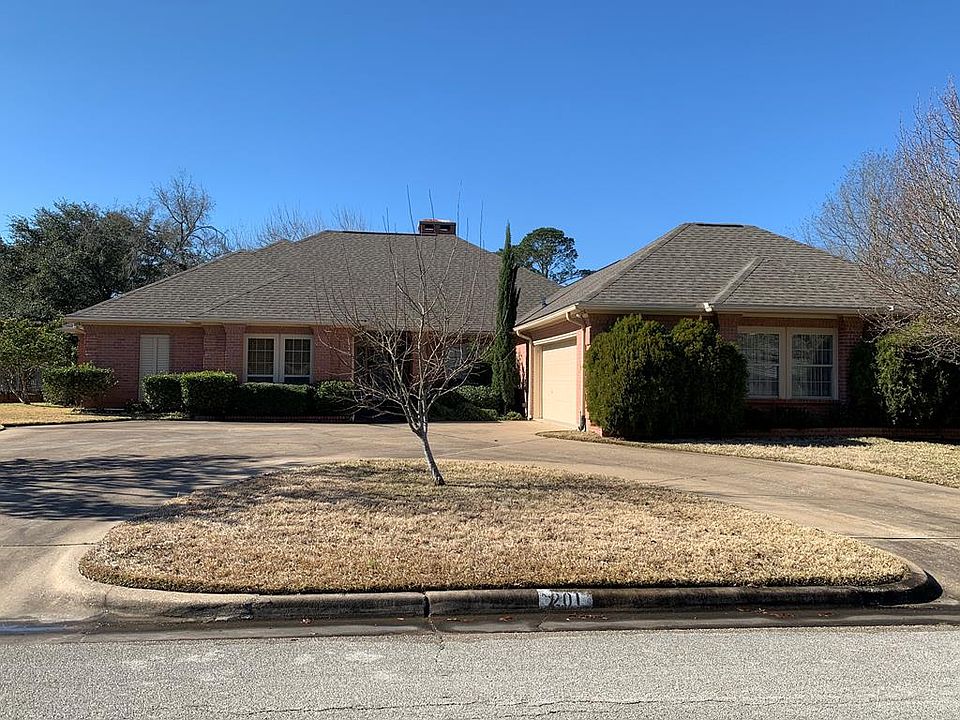 1st image of 201 Muirfield Dr