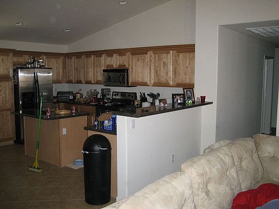 3rd image of 46122 W Guilder Ave