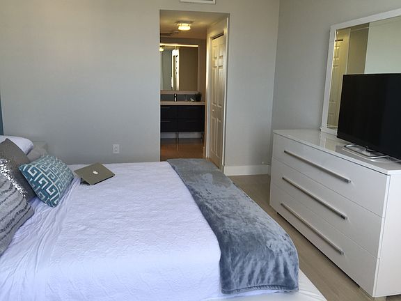 5th image of 500 Bayview Dr APT 1625