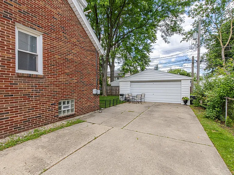 122 W Houstonia Ave — Photo 34
