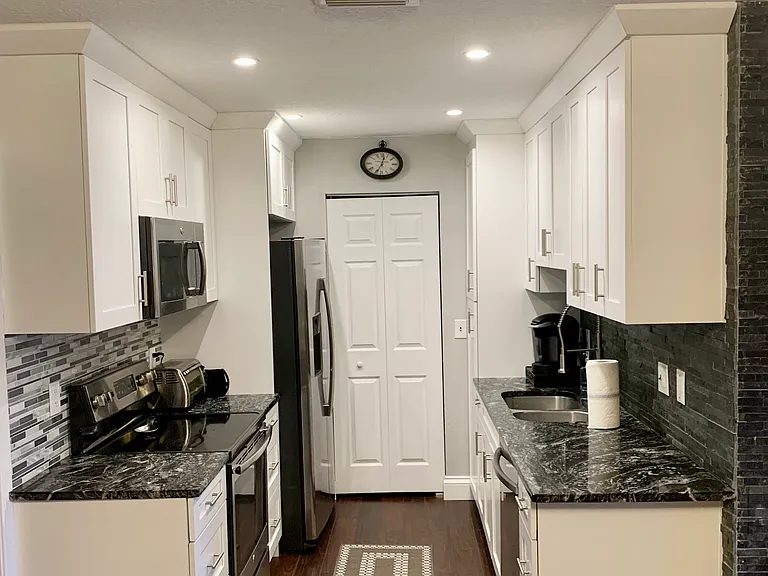 11883 Sturbridge Ln — Photo 3