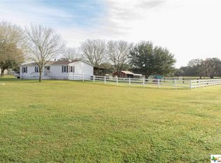 135 Private Road 2002, Hallettsville, TX 77964
