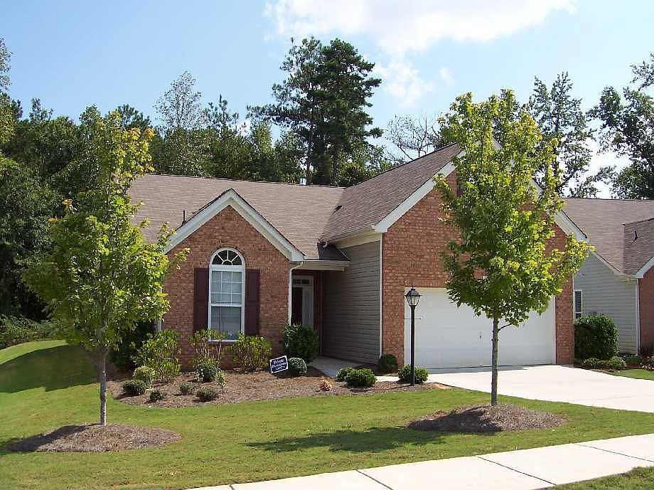 Brick and Vinyl Ranch Home