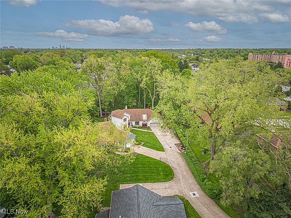 3rd image of 18900 Colahan Dr