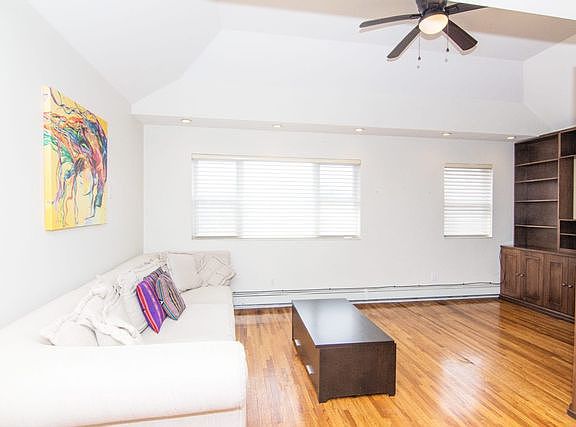 4th image of 4211 Clearview Expy #2
