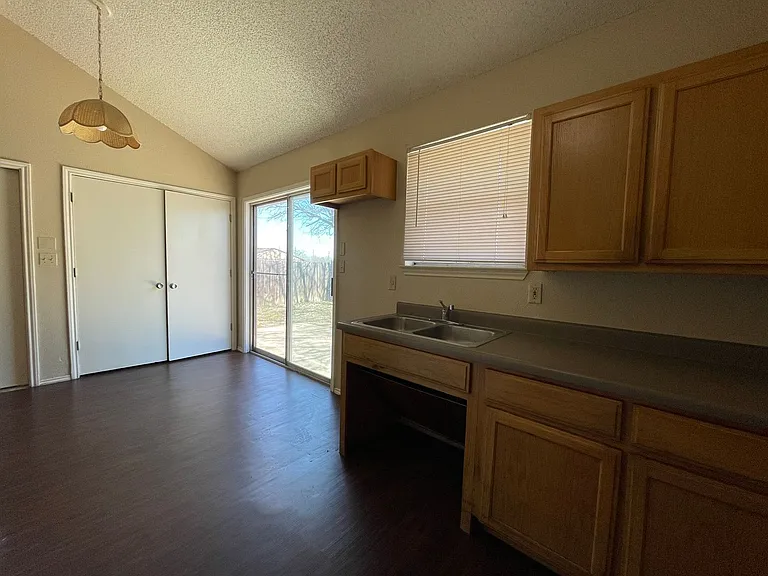 9514 Veronica St — Photo 6
