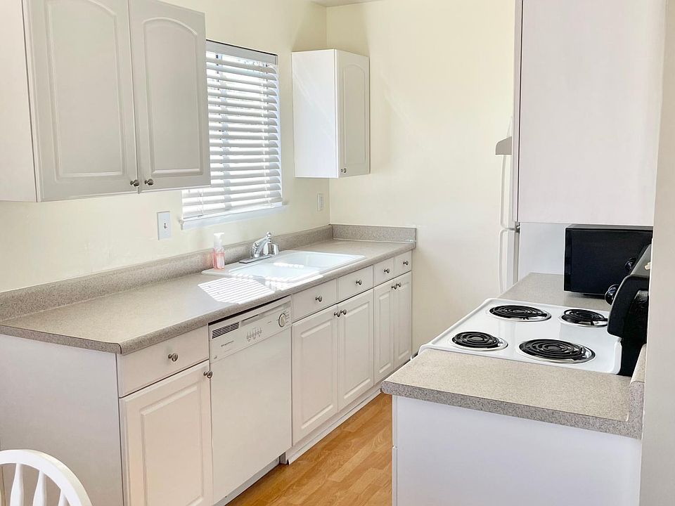 Bright & Spacious kitchen